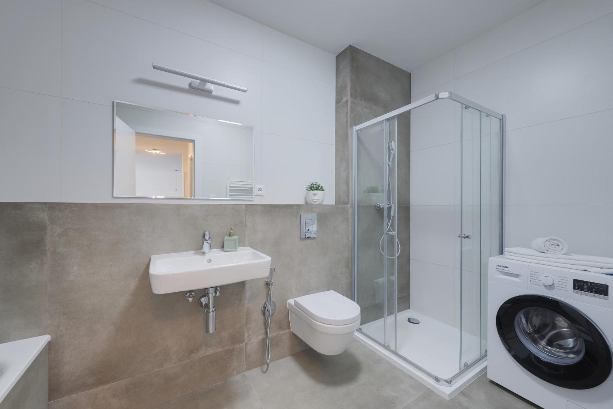 Bazova With Free Parking Apartmán